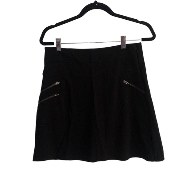 Athleta Skirt| Athleta Black Moto Ponte
Skirt Zipper Pockets 2 | Color: Black - Picture 2 of 8